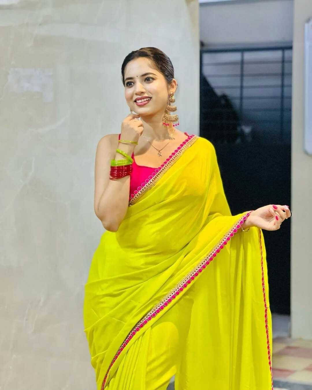     			VRAGI Georgette Solid Regular Saree With Unstitched Blouse Piece ( Light Green )