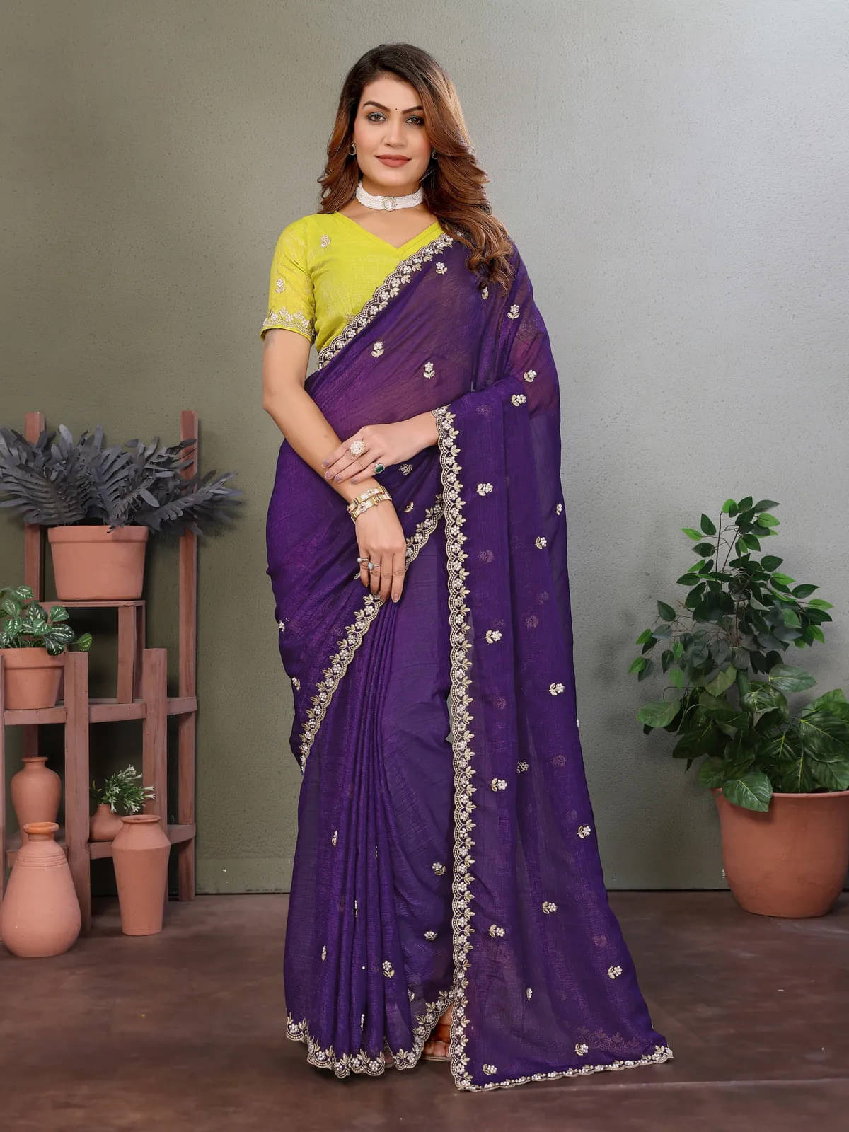     			VRAGI Jimmy Choo Embroidered Regular Saree With Unstitched Blouse Piece ( Navy Blue )
