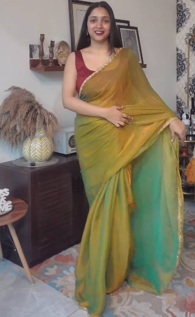     			VRAGI Jimmy Choo Solid Regular Saree With Unstitched Blouse Piece ( Multicolor )