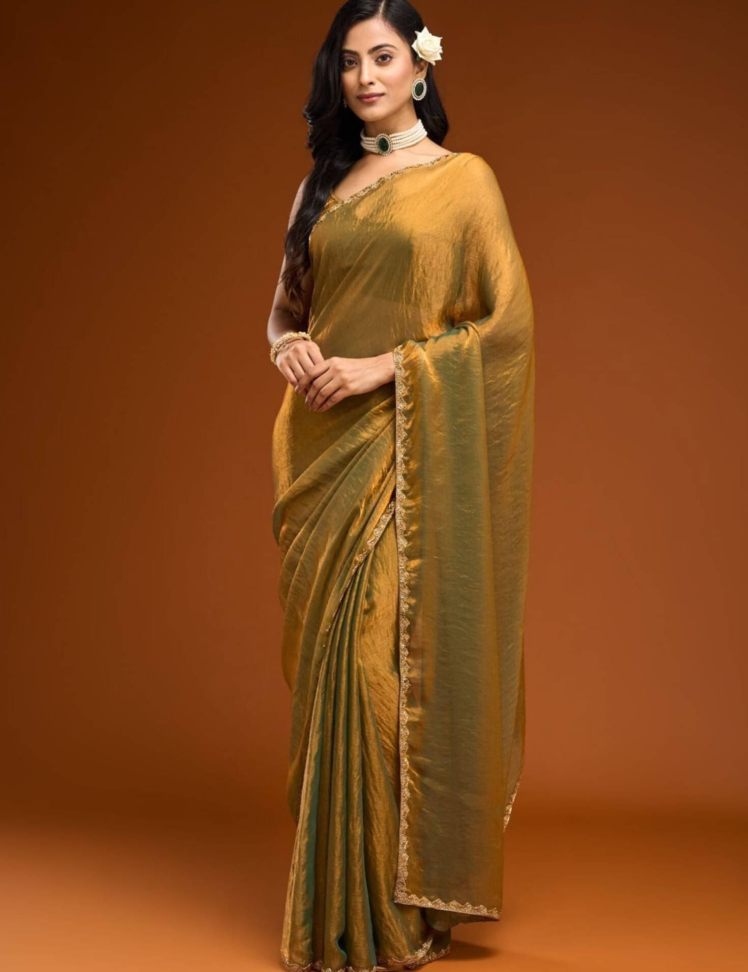     			VRAGI Jimmy Choo Solid Regular Saree With Unstitched Blouse Piece ( Multicolor )