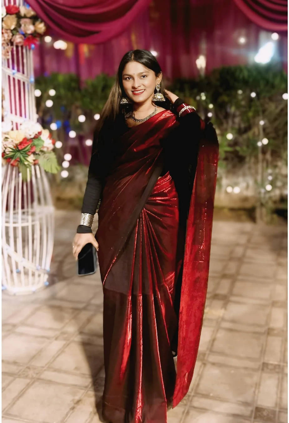     			VRAGI Lycra Solid Regular Saree With Unstitched Blouse Piece ( Maroon )