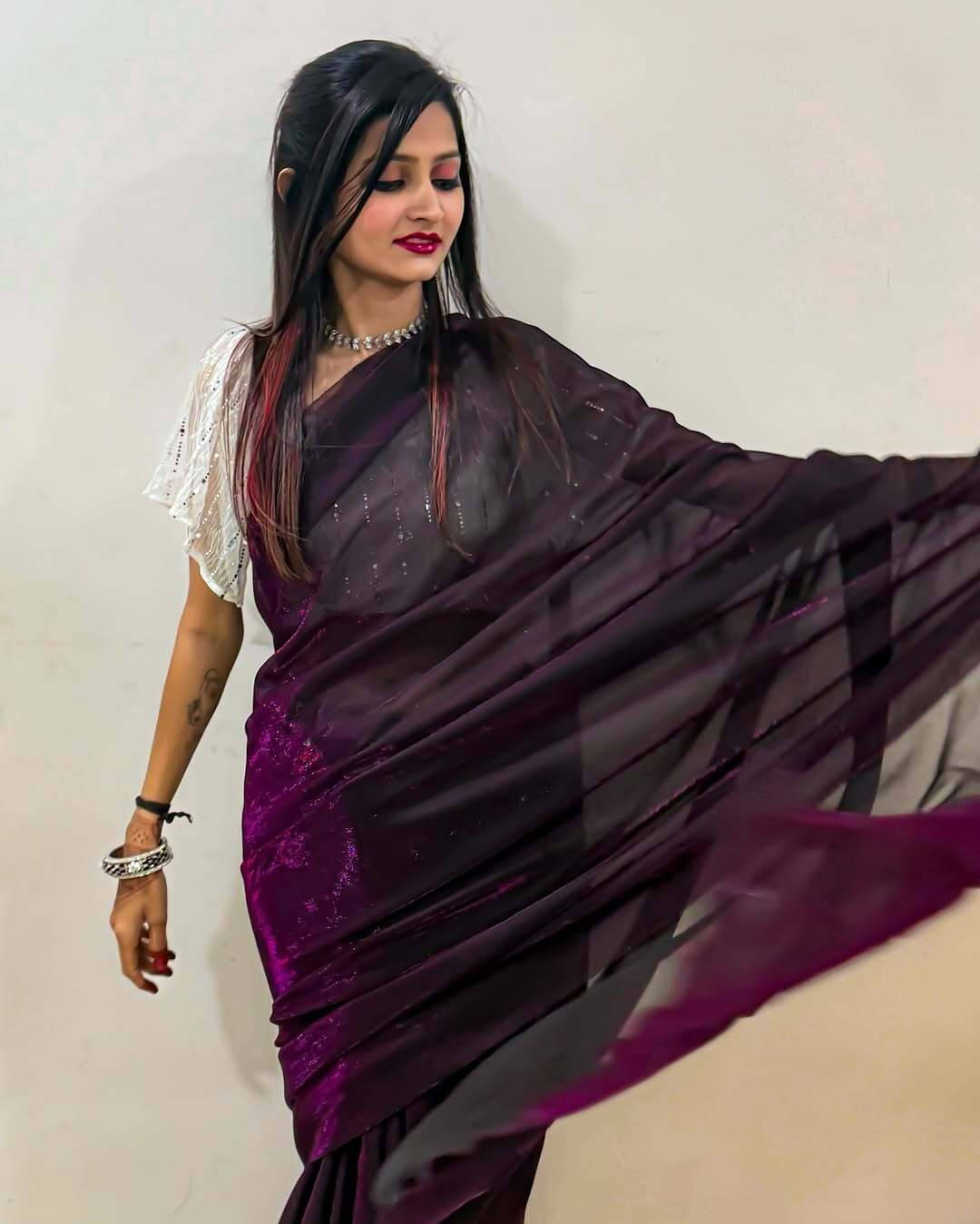    			VRAGI Lycra Solid Regular Saree With Unstitched Blouse Piece ( Purple )