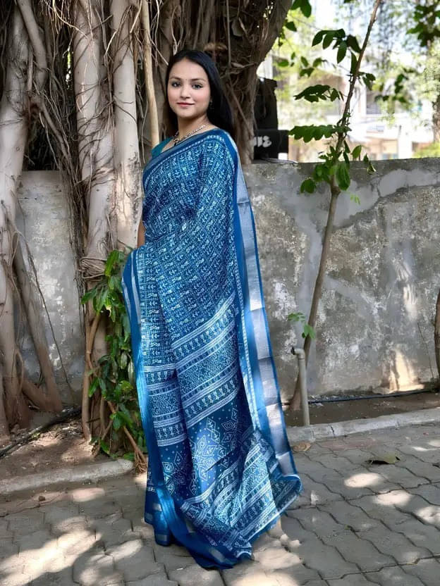 VRAGI Silk Blend Self Design Regular Saree With Unstitched Blouse Piece ( Blue ) VRAGI Silk Blend Self Design Regular Saree With Unstitched Blouse Piece ( Blue )