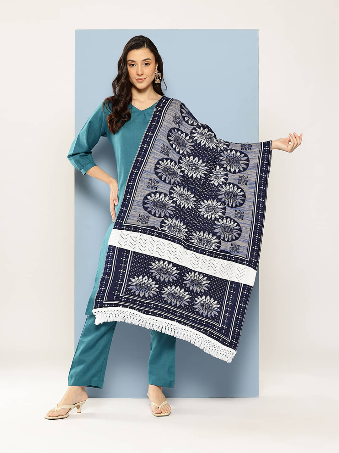 Aarika Navy Woollen Women's Stole ( Pack of 1 ) Aarika Navy Woollen Women's Stole ( Pack of 1 )