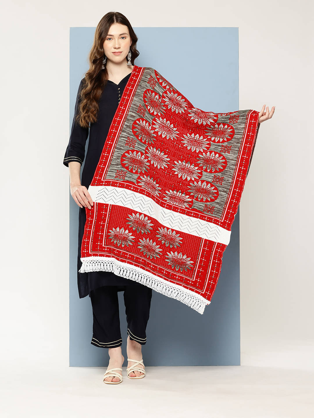     			Aarika Red Woollen Women's Stole ( Pack of 1 )