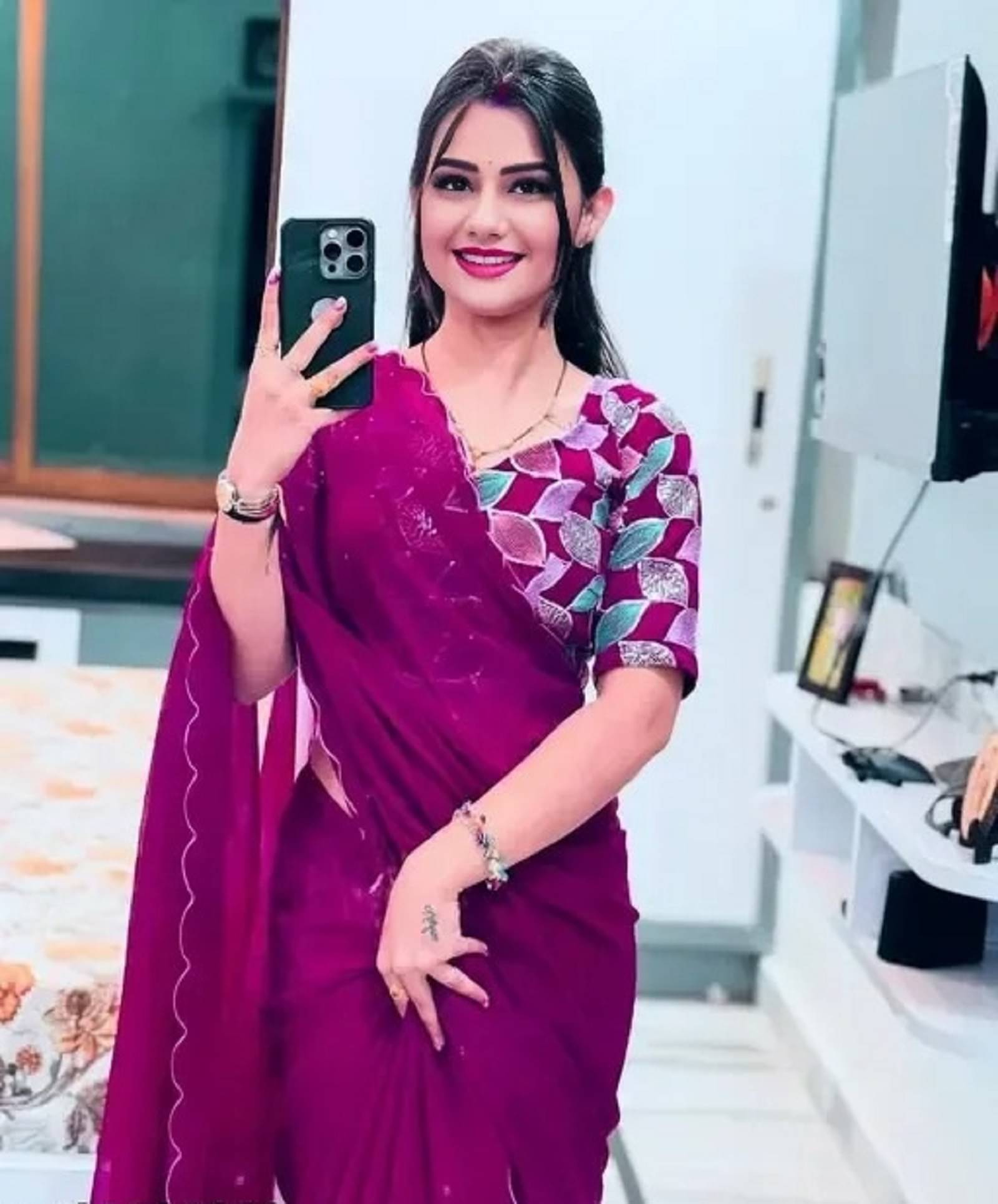     			D GLOBEMASTER Georgette Embroidered Regular Saree With Unstitched Blouse Piece ( Wine )