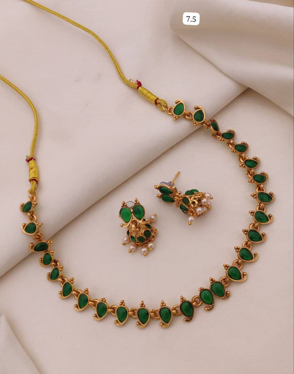     			GlowNest Green Brass Necklace Set ( Pack of 1 )