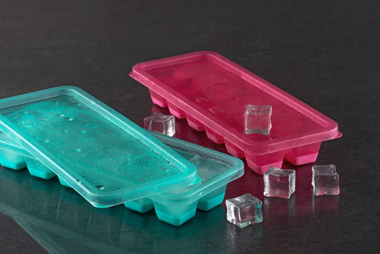     			Ice Cube Tray with Lid