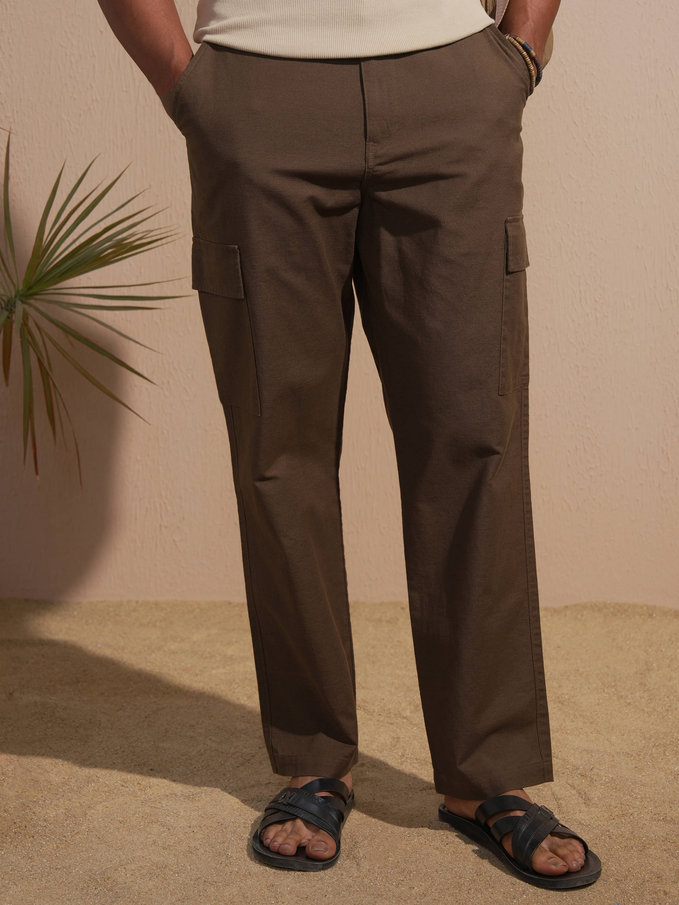     			Highlander Relax Flat Men's Cargos - Brown ( Pack of 1 )