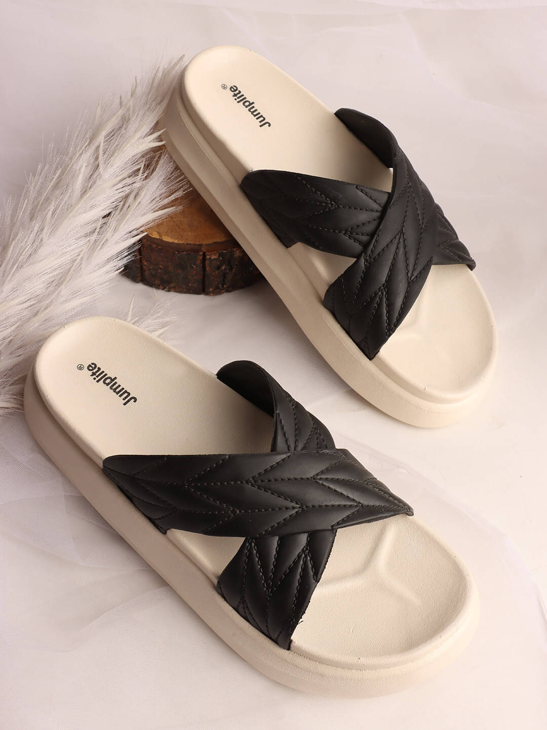     			JUMPLITE Black Women's Slipper