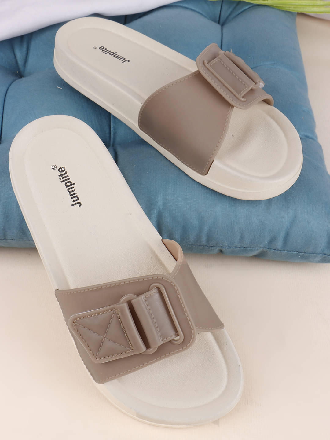     			JUMPLITE Cream Women's Slipper