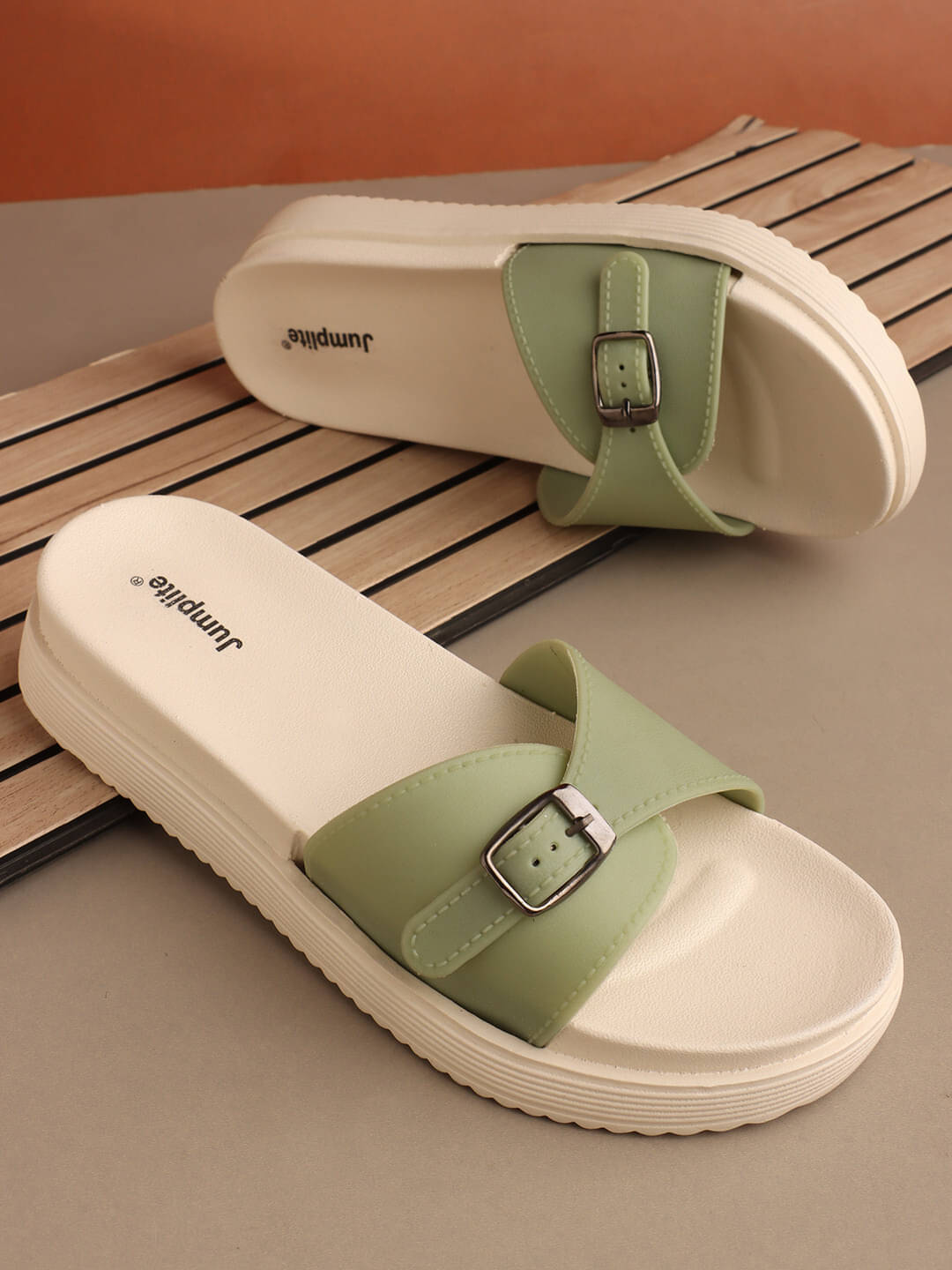     			JUMPLITE Green Women's Slipper