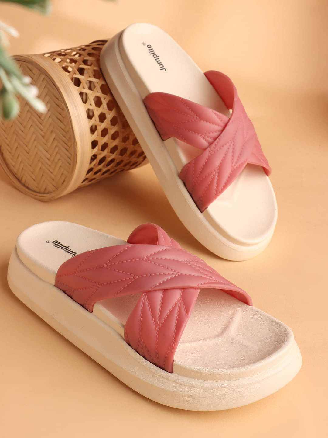     			JUMPLITE Pink Women's Slipper