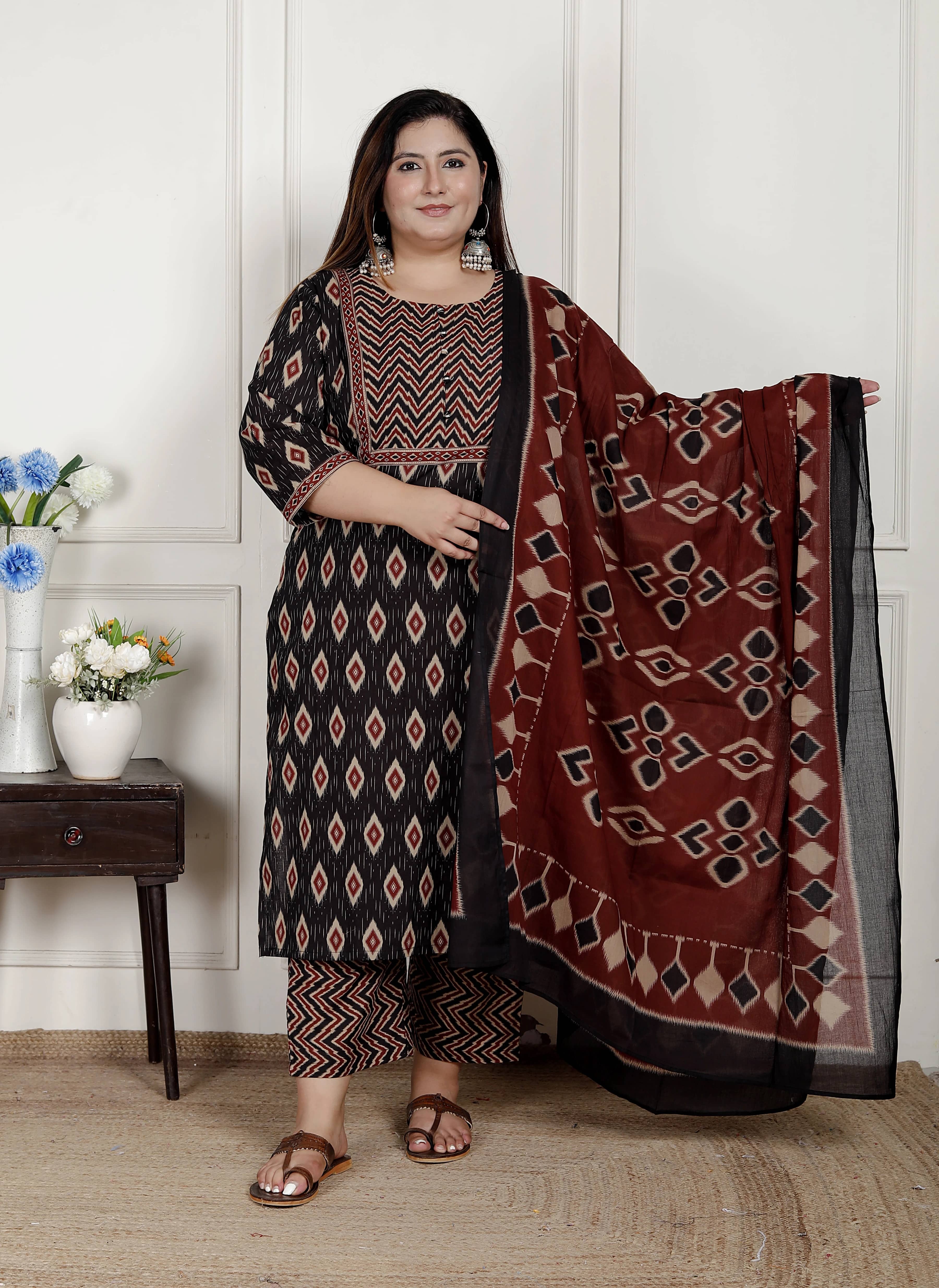 Swasti Women Cotton Printed Straight Kurti With Pants ( Black )