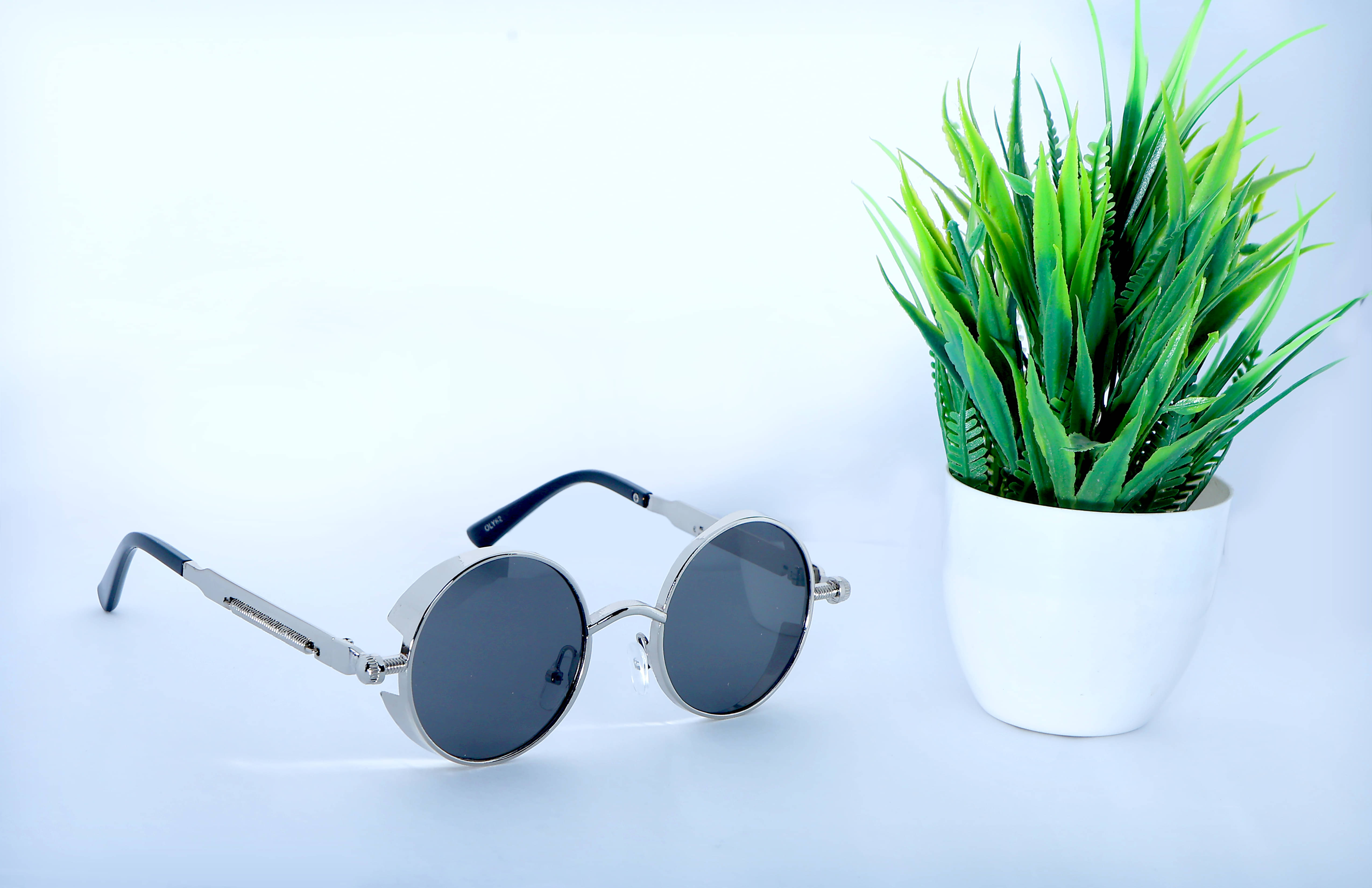     			AMAZEA Silver Round Sunglasses ( Pack of 1 )