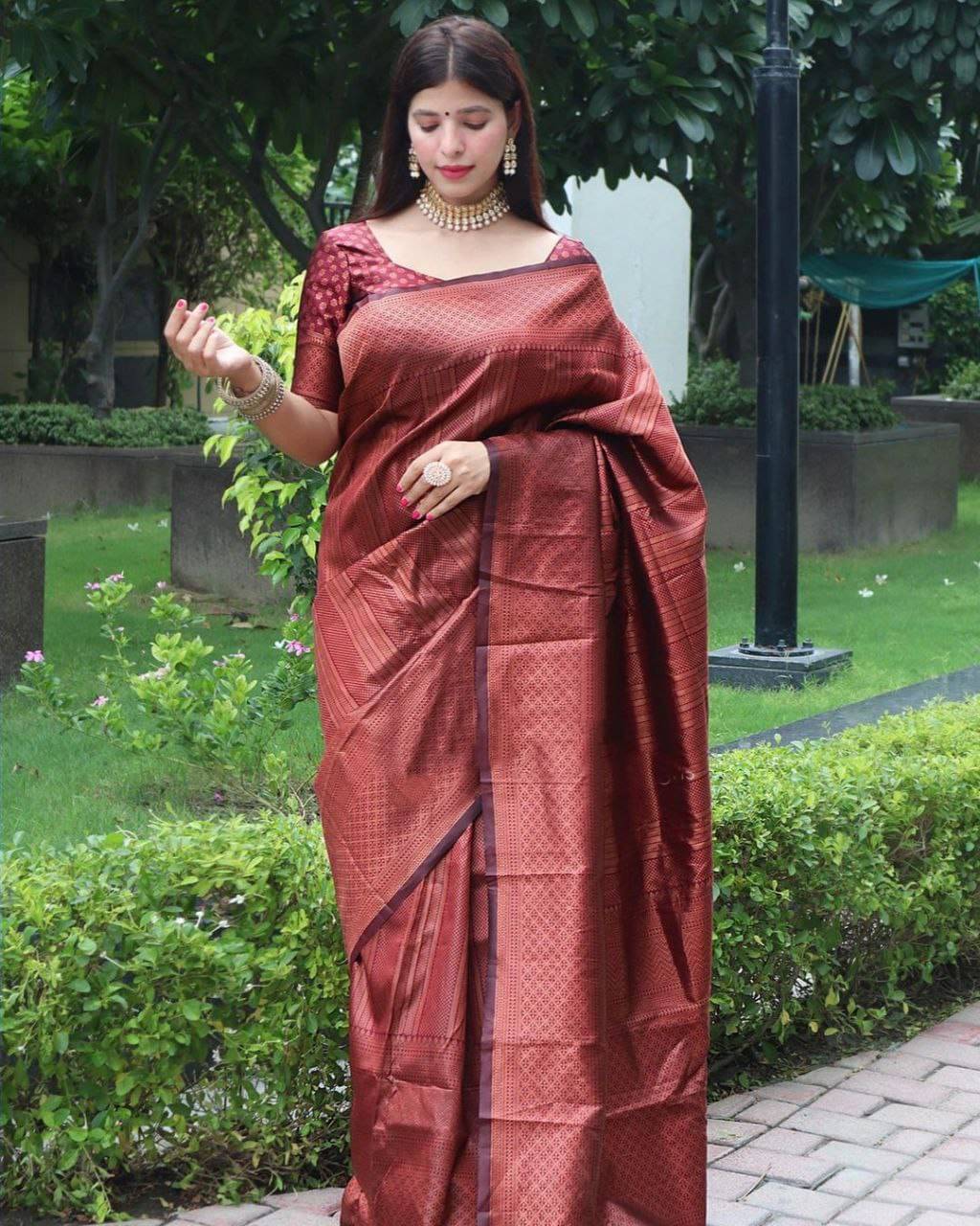 INDIAN SILKS Linen Printed Banarasi saree With Unstitched Blouse Piece ( Maroon ) INDIAN SILKS Linen Printed Banarasi saree With Unstitched Blouse Piece ( Maroon )