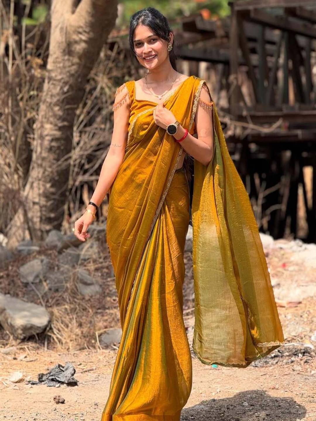     			JULEE Chiffon Solid Regular Saree With Unstitched Blouse Piece ( Gold )