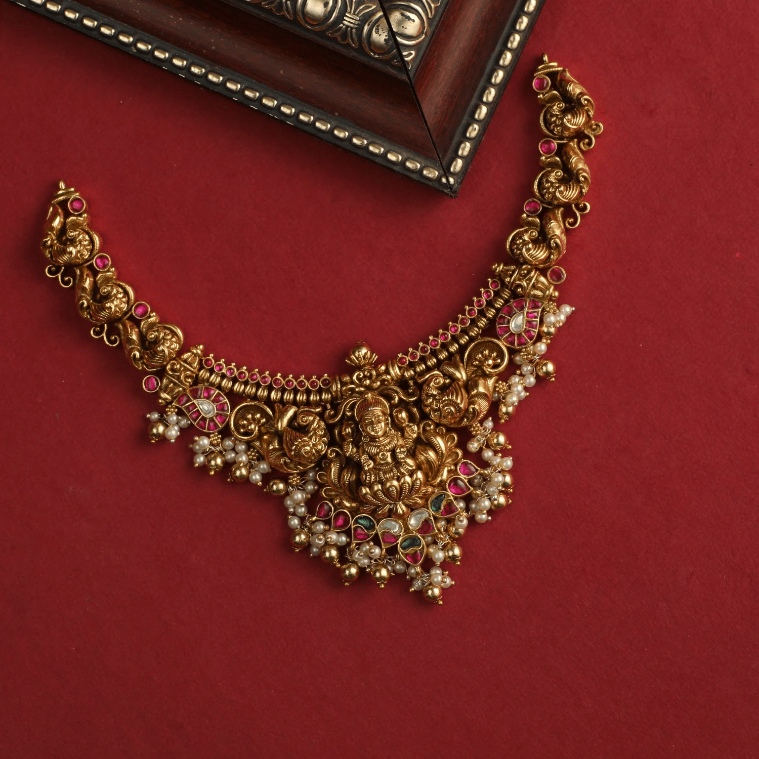 ROFARWORD Gold Brass Necklace Set ( Pack of 1 )