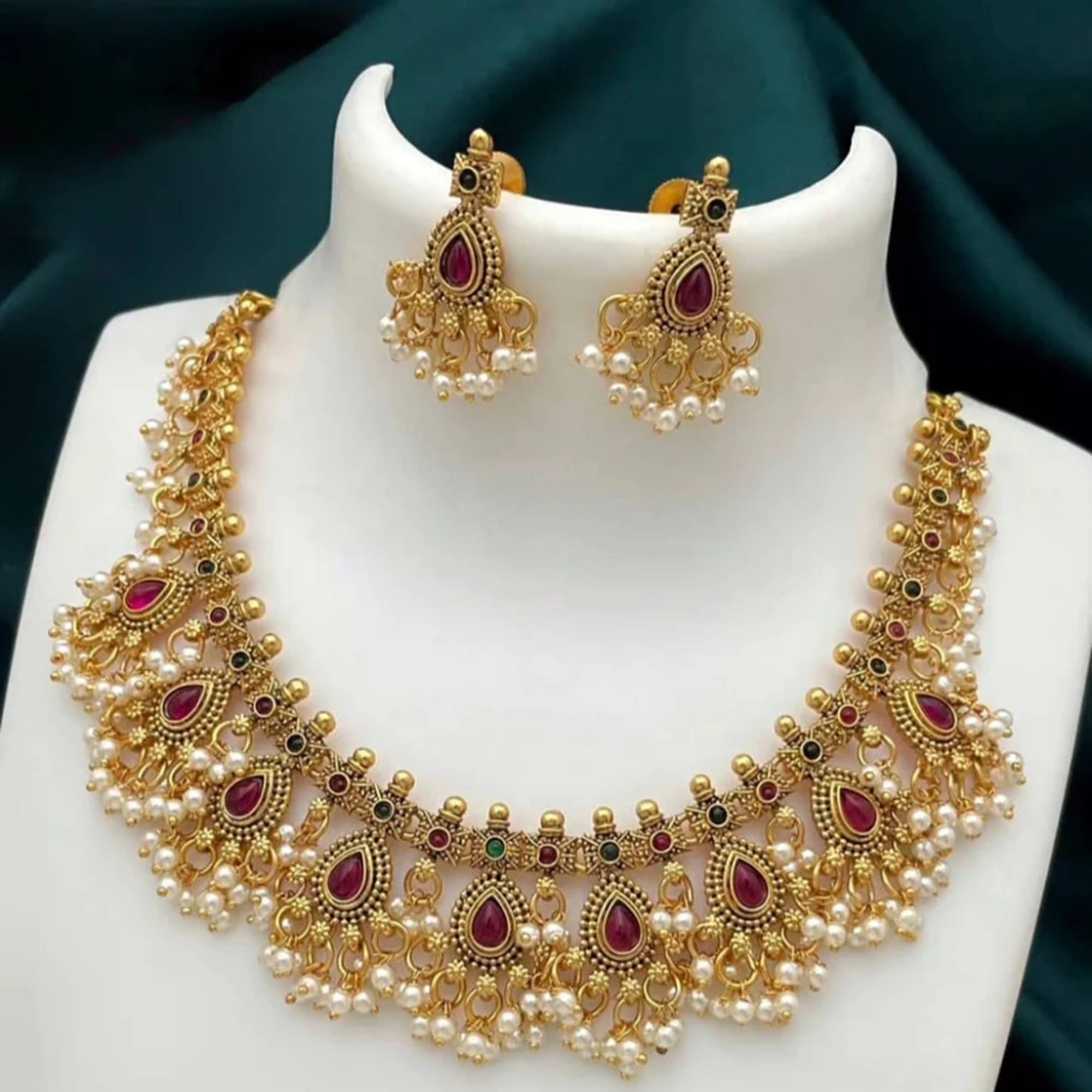     			ROFARWORD Gold Brass Necklace Set ( Pack of 1 )