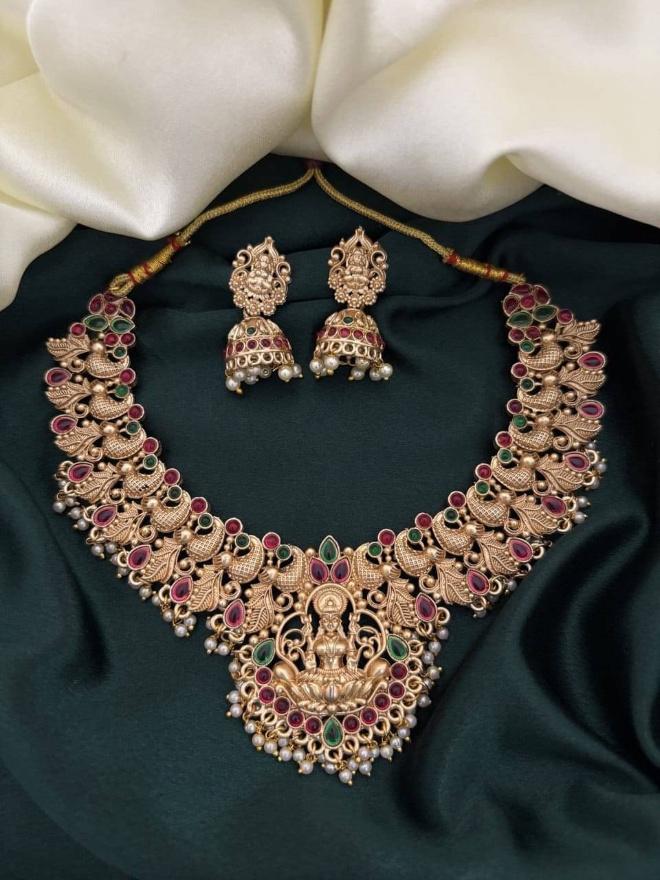     			ROFARWORD Gold Brass Necklace Set ( Pack of 1 )