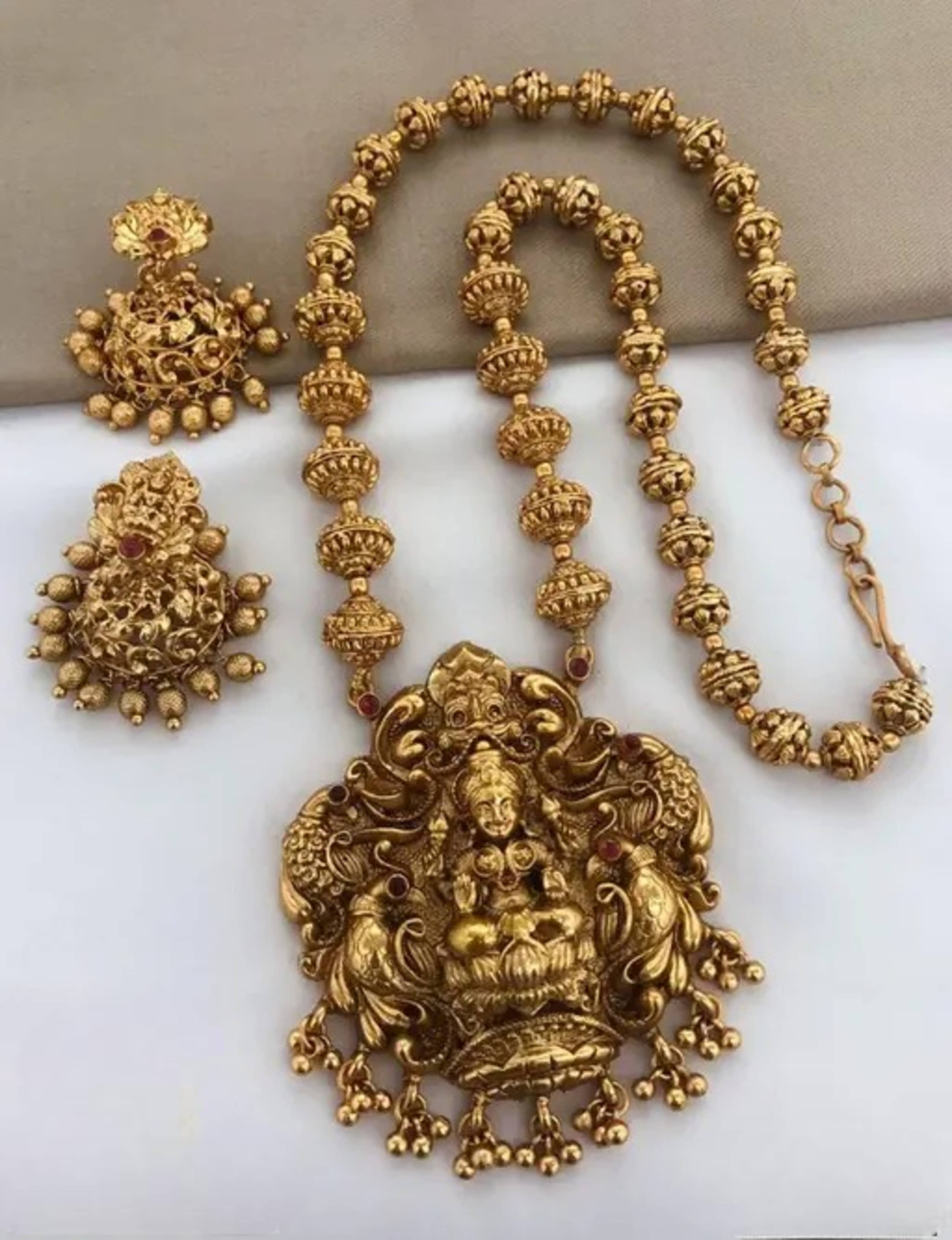ROFARWORD Gold Brass Necklace Set ( Pack of 1 )