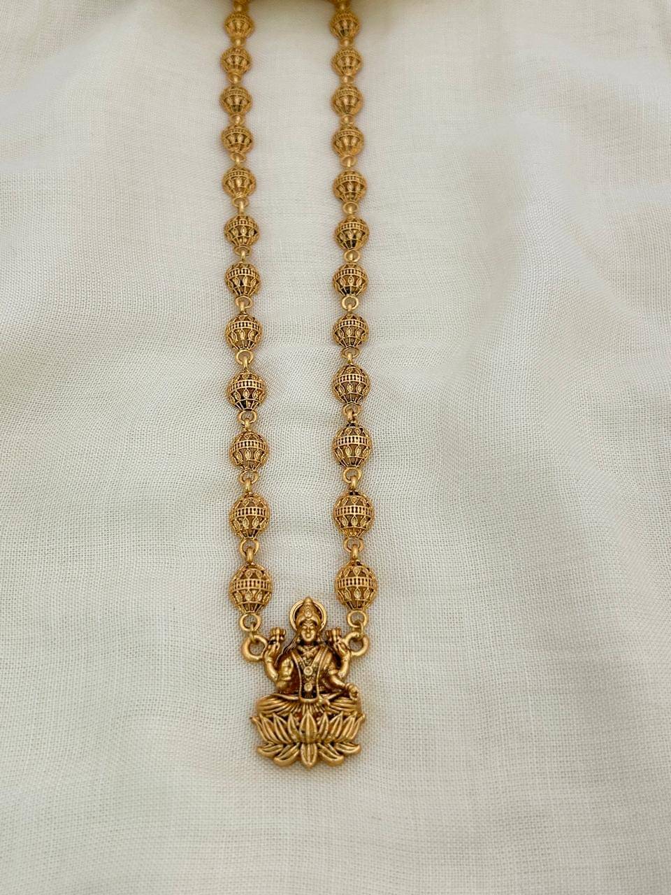     			ROFARWORD Gold Brass Necklace Set ( Pack of 1 )