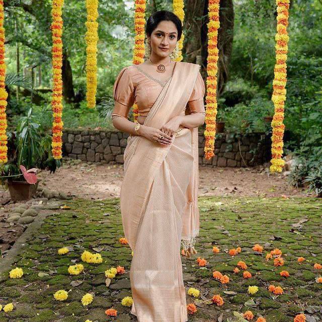     			THE PRIVATE LABLE Linen Printed Banarasi saree With Unstitched Blouse Piece ( Peach )
