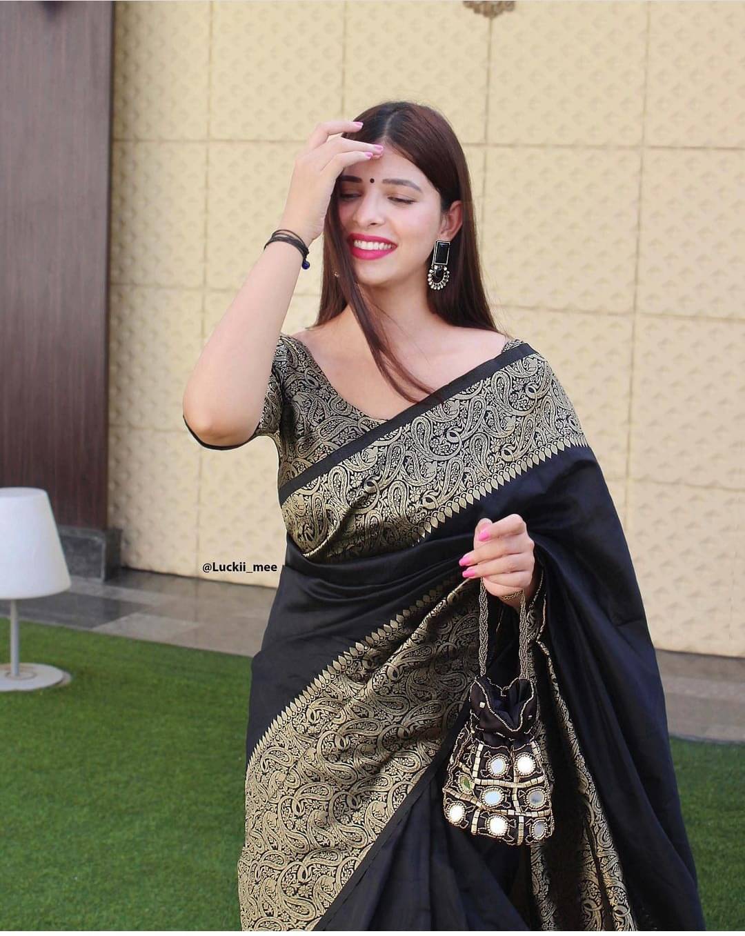 THE PRIVATE LABLE Linen Printed Banarasi saree With Unstitched Blouse Piece ( Black ) THE PRIVATE LABLE Linen Printed Banarasi saree With Unstitched Blouse Piece ( Black )