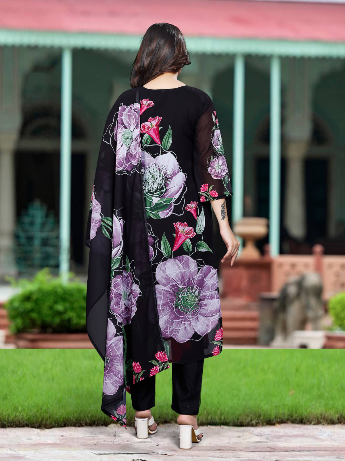 THE PRIVATE LABLE Women Georgette Printed Straight Kurti With Salwar ( Black ) THE PRIVATE LABLE Women Georgette Printed Straight Kurti With Salwar ( Black )