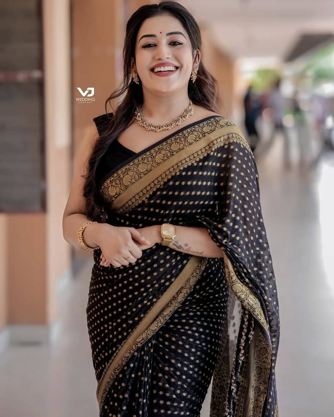 Vastukala Silk Woven Kanjeevaram Sarees With Unstitched Blouse Piece ( Black ) Vastukala Silk Woven Kanjeevaram Sarees With Unstitched Blouse Piece ( Black )