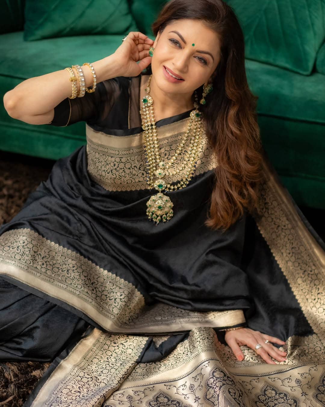 Vastukala Silk Woven Kanjeevaram Sarees With Unstitched Blouse Piece ( Black ) - Sarees | Buy online on ZillyBuy