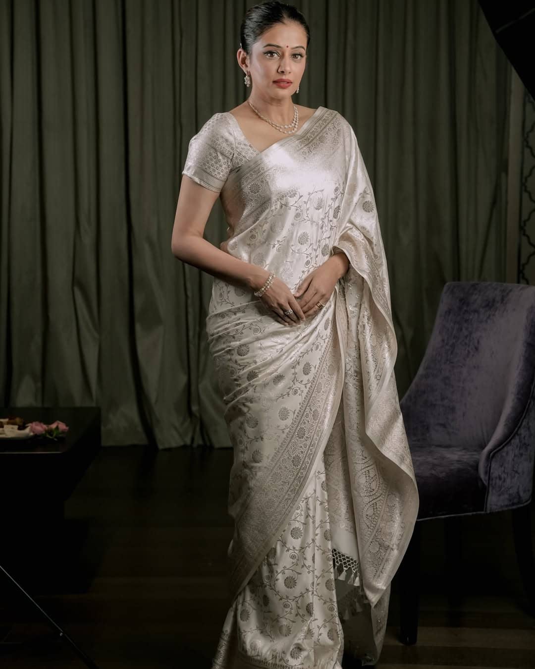 Vastukala Silk Woven Kanjeevaram Sarees With Unstitched Blouse Piece ( White ) - Sarees | Buy online on ZillyBuy