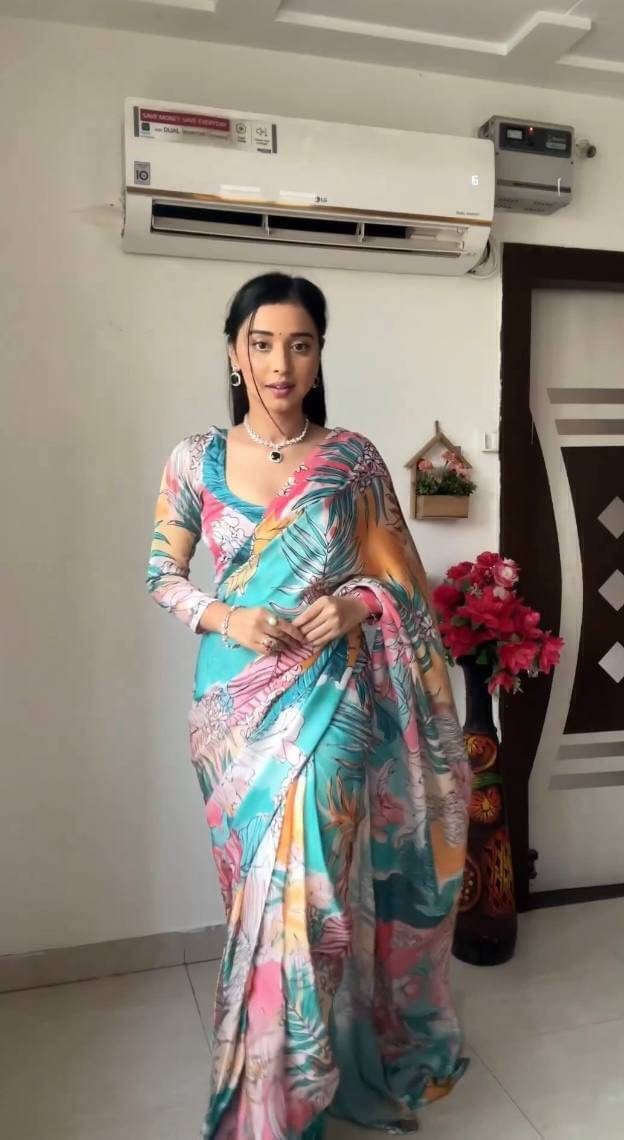 Bansari Textile Georgette Solid Regular Saree With Unstitched Blouse Piece ( Multicolor ) Bansari Textile Georgette Solid Regular Saree With Unstitched Blouse Piece ( Multicolor )