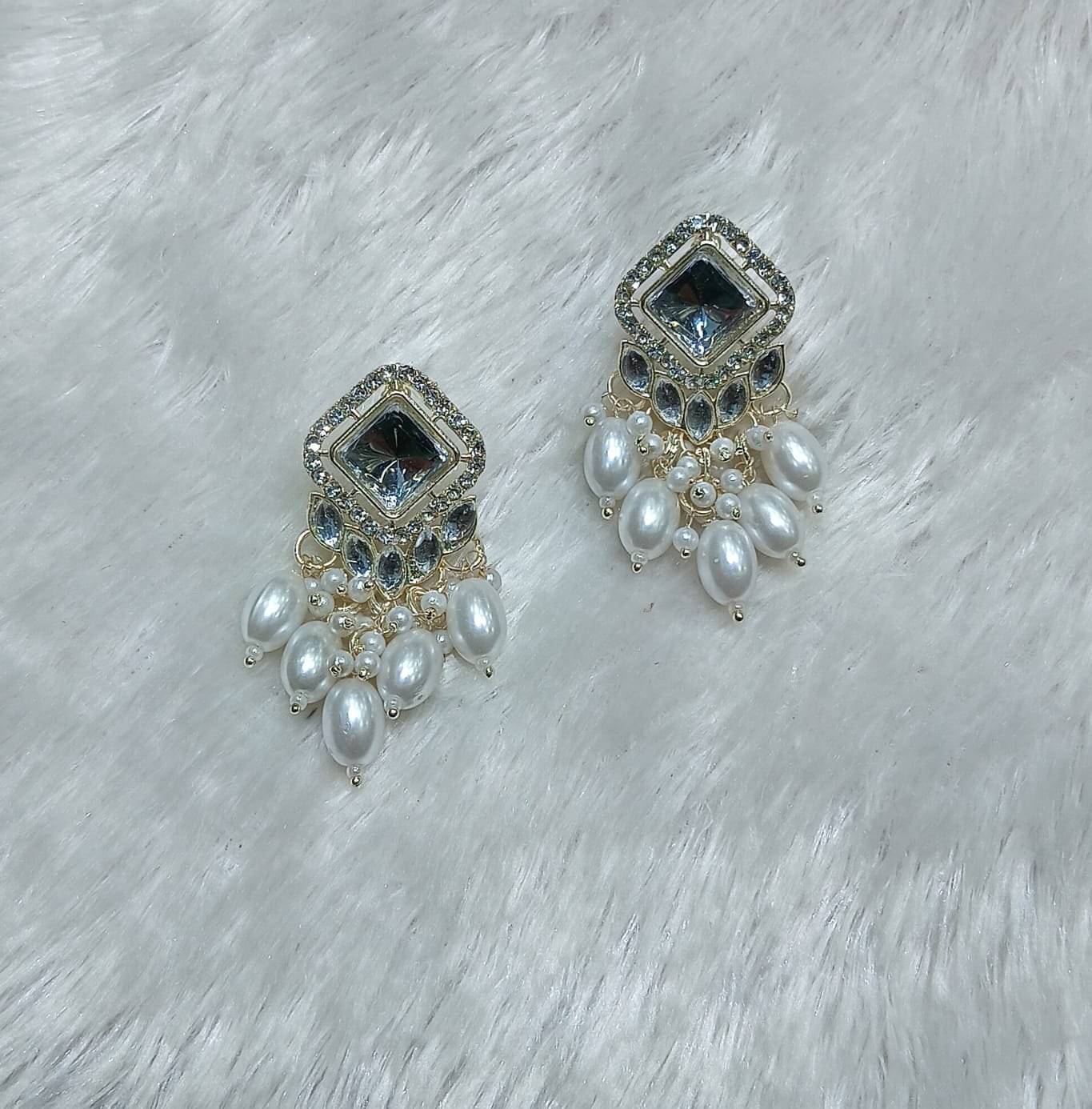     			Padmawati White Drop Earrings ( Pack of 1 )