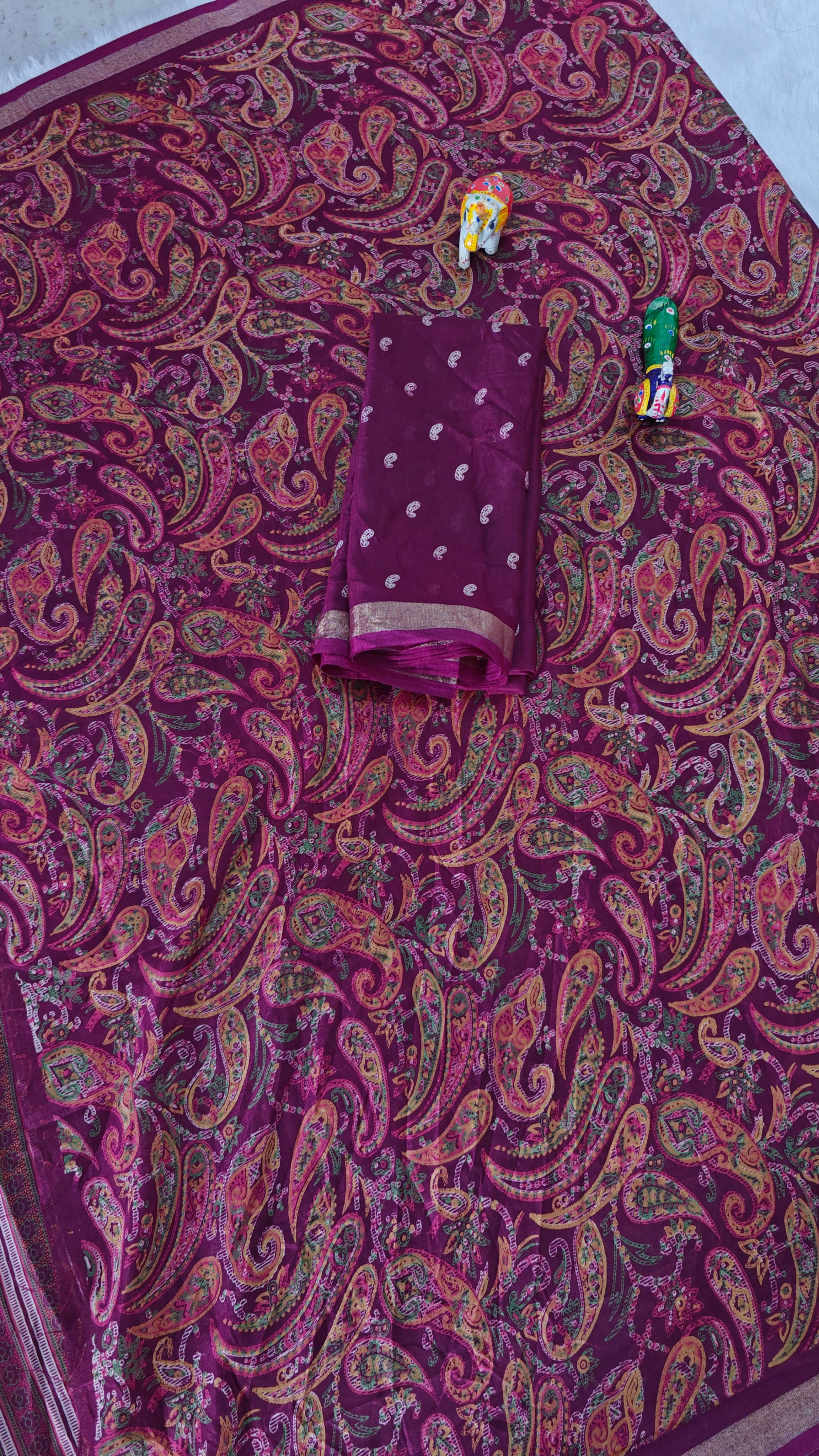 SHIRODHARI Cotton Blend Printed Sambalpuri Saree With Unstitched Blouse Piece ( Purple ) SHIRODHARI Cotton Blend Printed Sambalpuri Saree With Unstitched Blouse Piece ( Purple )