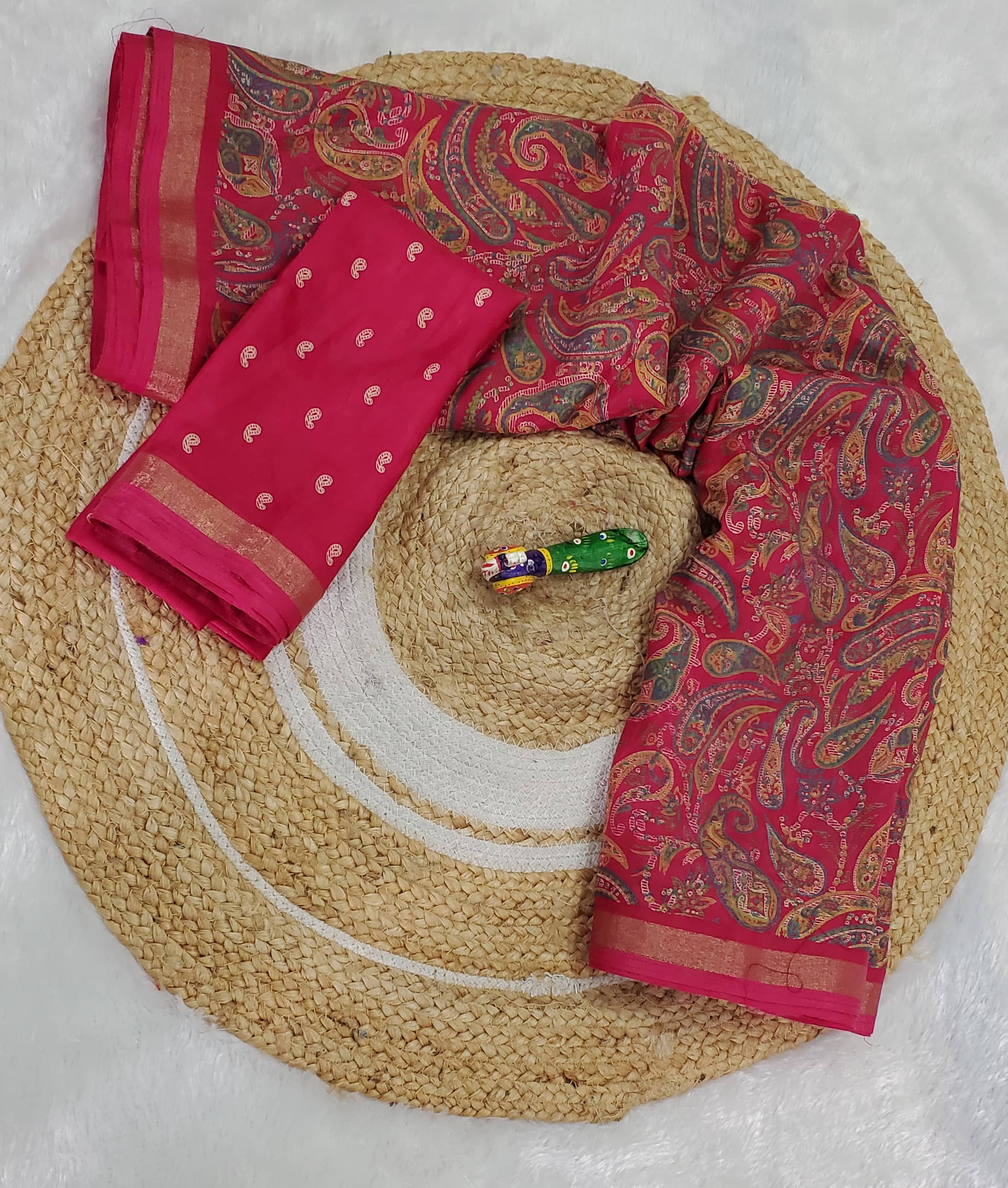 SHIRODHARI Cotton Blend Printed Sambalpuri Saree With Unstitched Blouse Piece ( Pink ) SHIRODHARI Cotton Blend Printed Sambalpuri Saree With Unstitched Blouse Piece ( Pink )