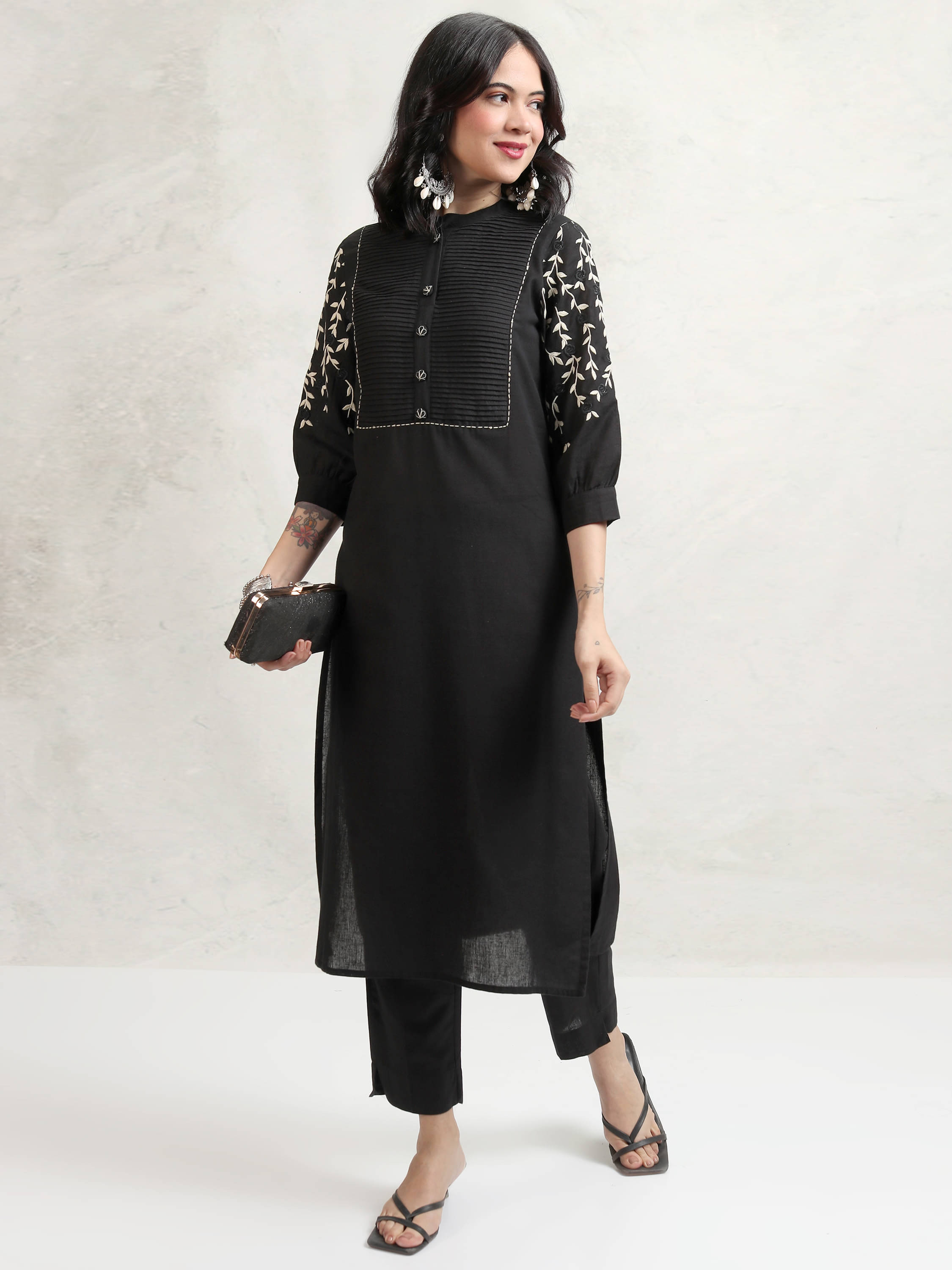 Vishudh Women Cotton Blend Self Design Straight Kurti With Pants ( Black )     			Vishudh Women Cotton Blend Self Design Straight Kurti With Pants ( Black )
