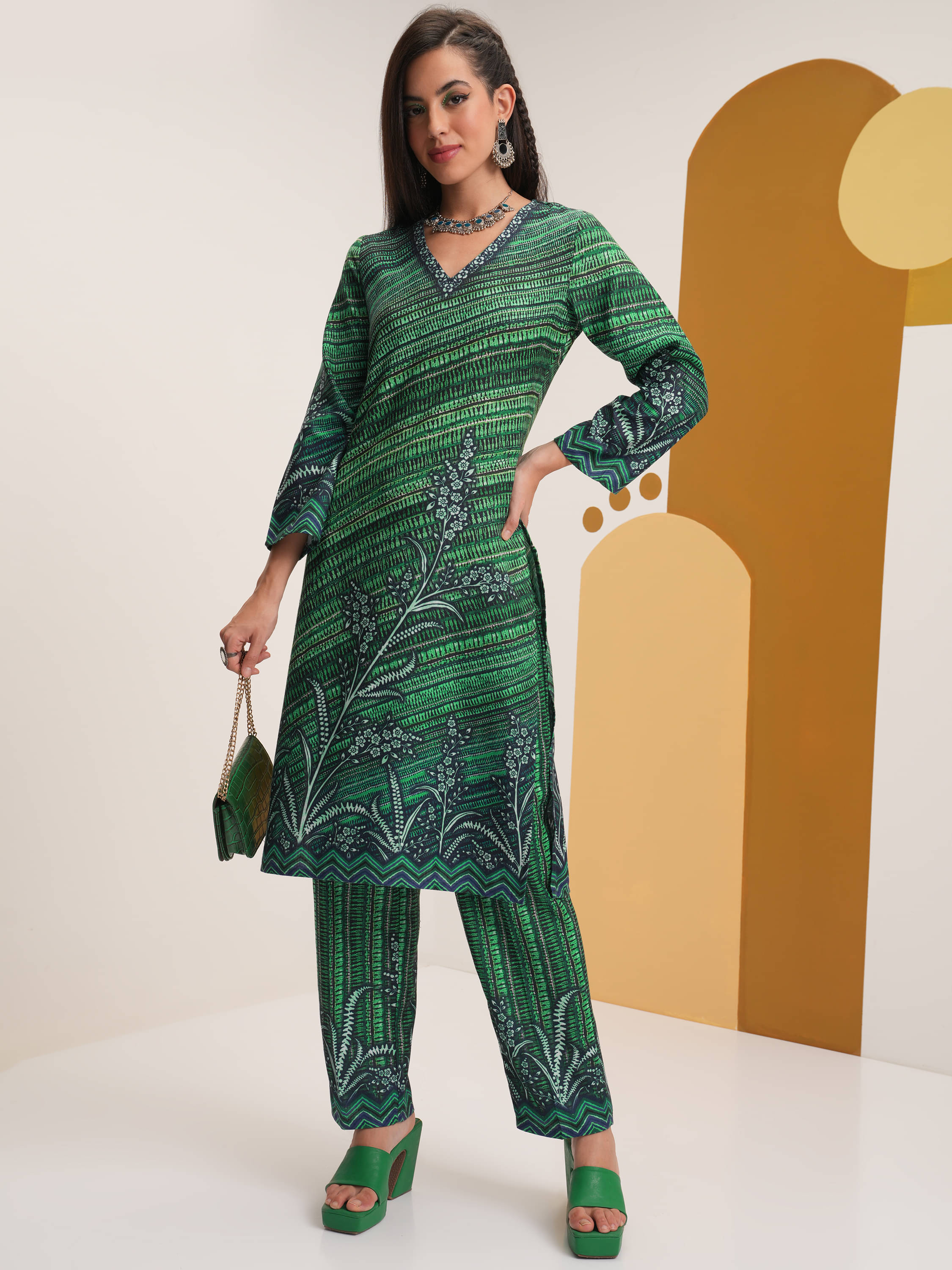     			Vishudh Women Polyester Self Design Straight Kurti With Pants ( Green )