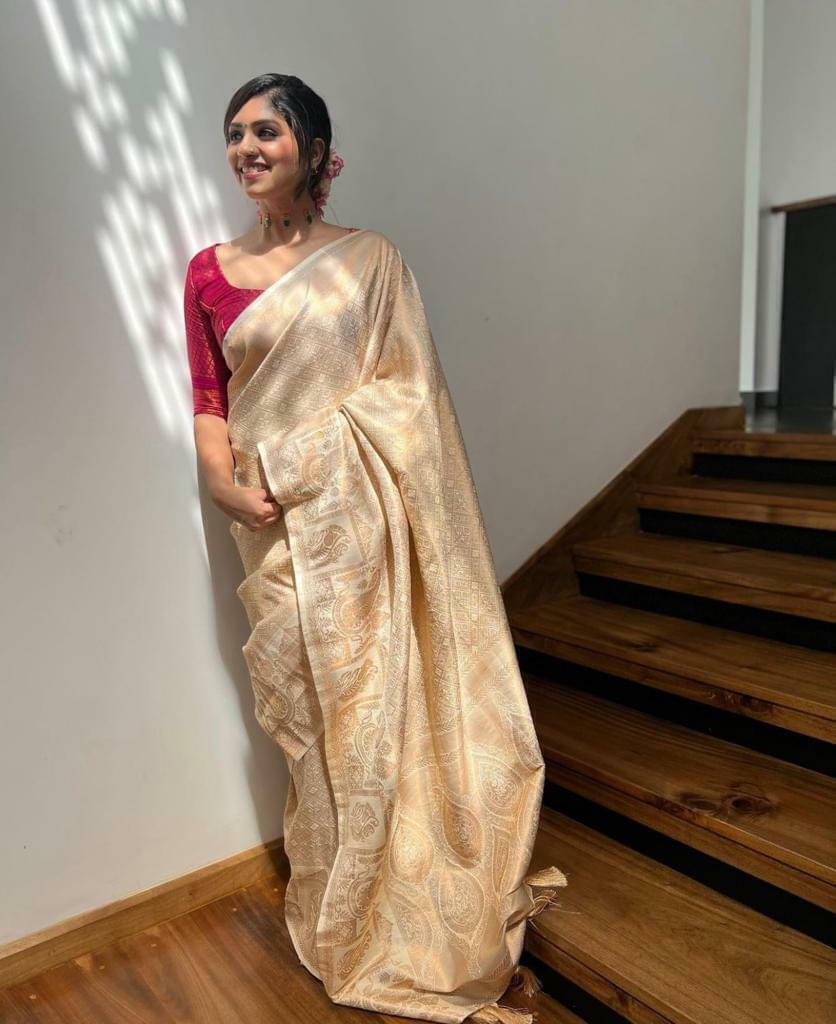     			Bansari Textile Art Silk Embroidered Kanjeevaram Sarees With Unstitched Blouse Piece ( Cream )