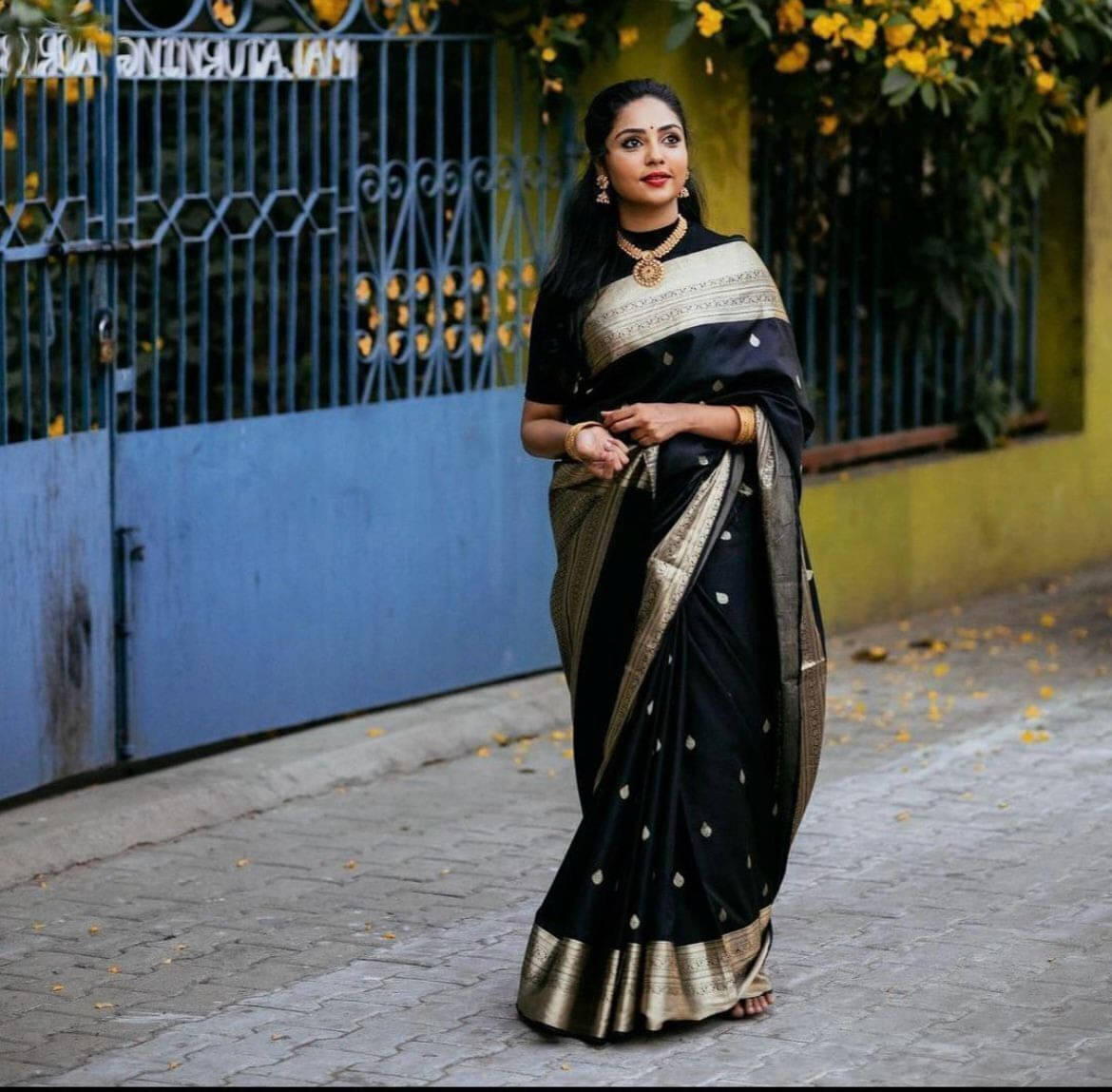 Bansari Textile Art Silk Woven Regular Saree With Unstitched Blouse Piece ( Black ) Bansari Textile Art Silk Woven Regular Saree With Unstitched Blouse Piece ( Black )