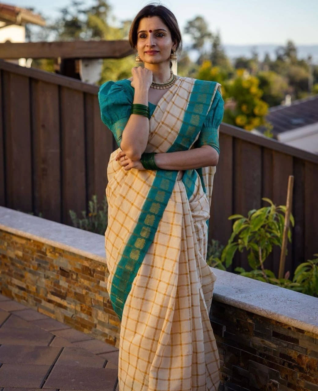 Bansari Textile Art Silk Woven Regular Saree With Unstitched Blouse Piece ( White ) Bansari Textile Art Silk Woven Regular Saree With Unstitched Blouse Piece ( White )