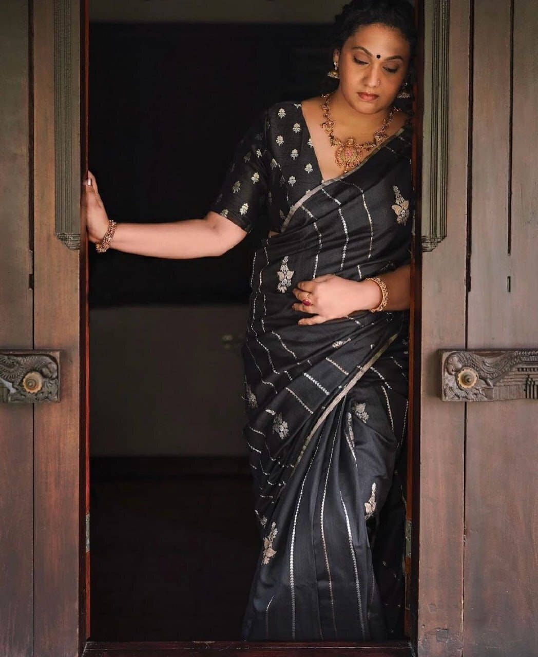     			Bansari Textile Art Silk Woven Regular Saree With Unstitched Blouse Piece ( Black )
