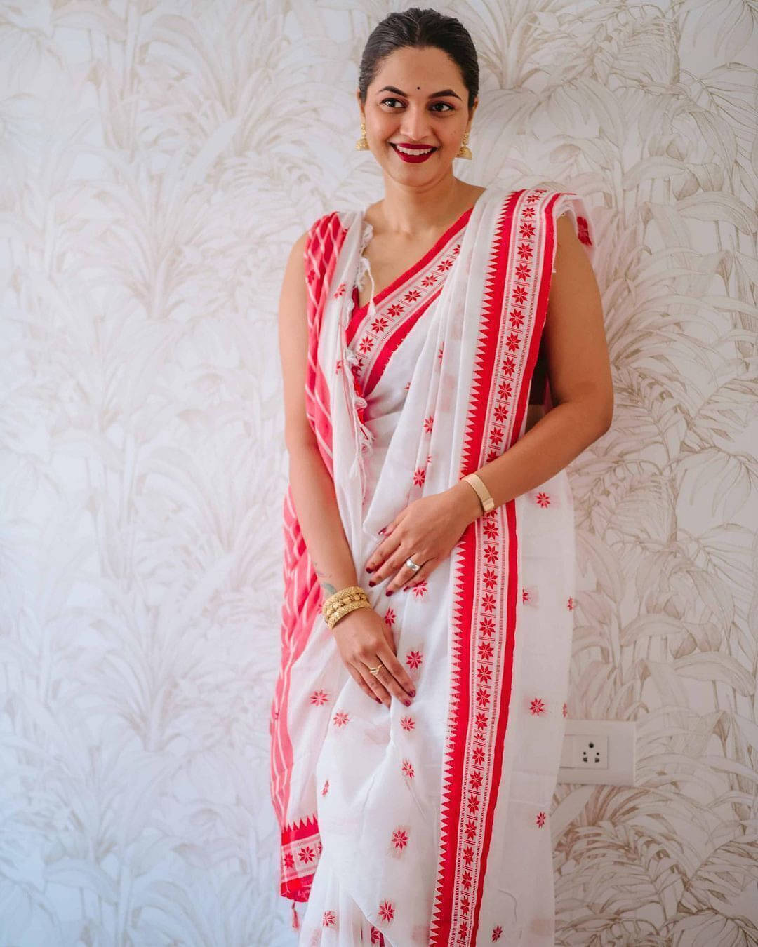 Bansari Textile Jacquard Printed Regular Saree With Unstitched Blouse Piece ( White ) Bansari Textile Jacquard Printed Regular Saree With Unstitched Blouse Piece ( White )