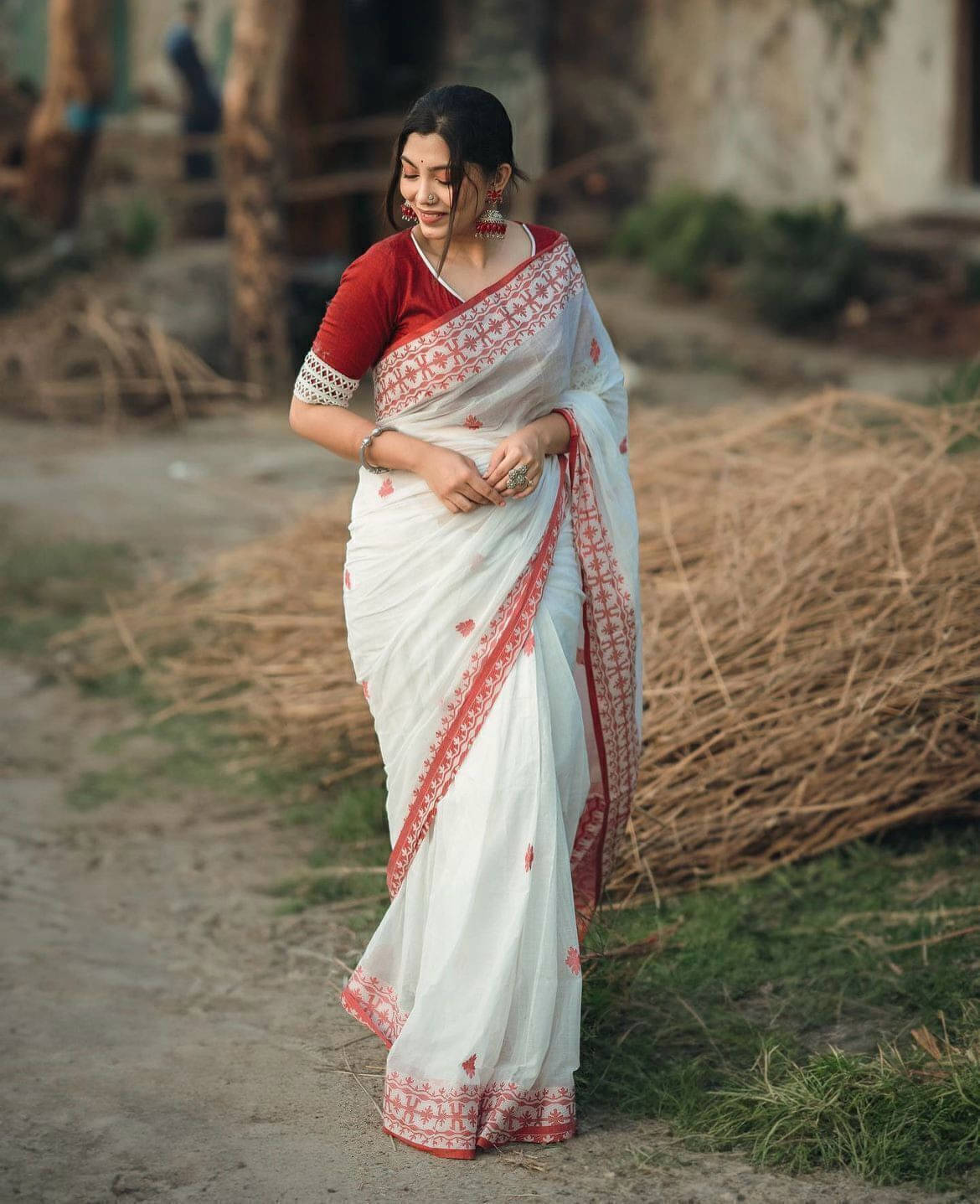 Bansari Textile Jacquard Self Design Regular Saree With Unstitched Blouse Piece ( White ) Bansari Textile Jacquard Self Design Regular Saree With Unstitched Blouse Piece ( White )