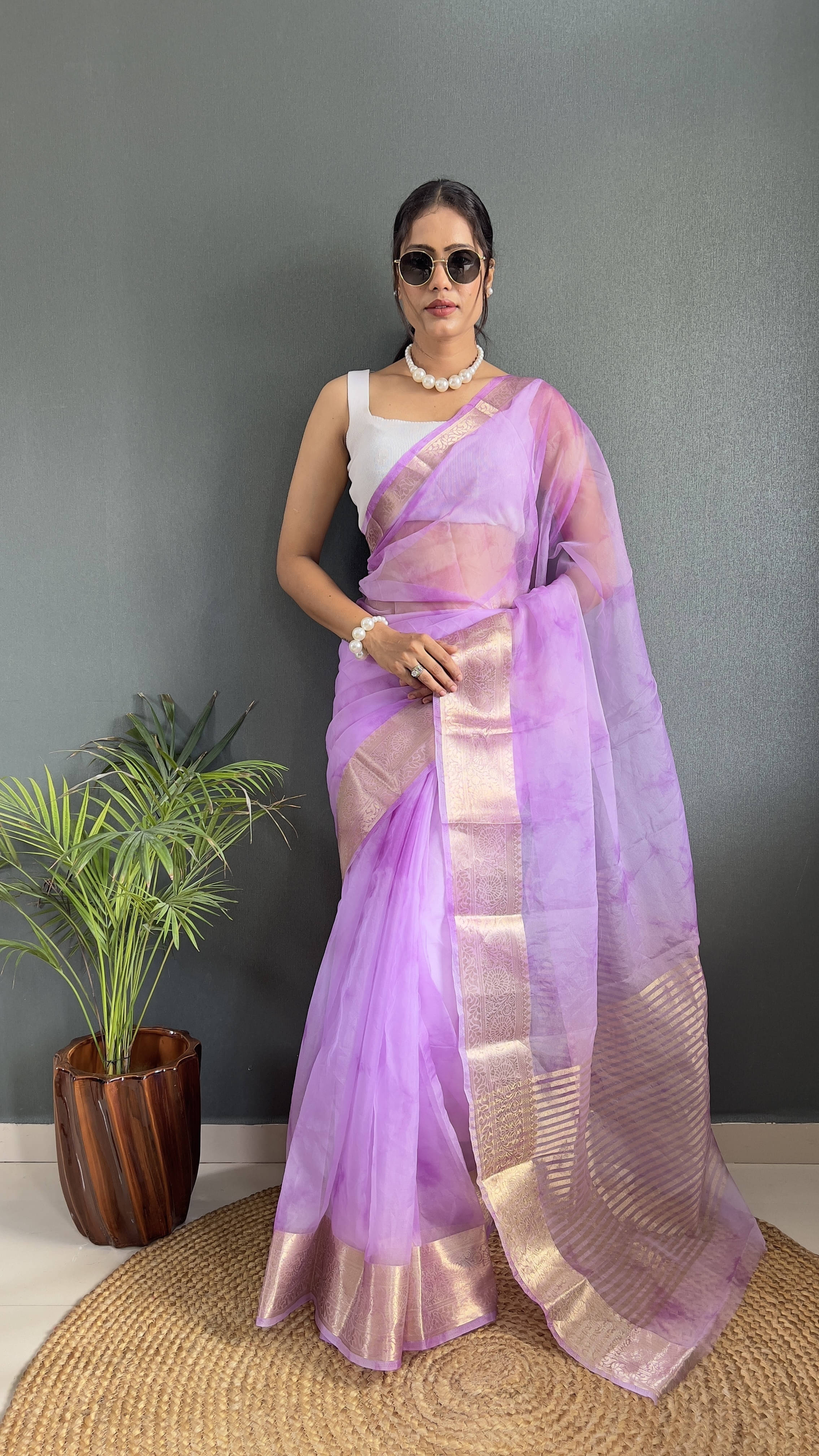     			Bansari Textile Jacquard Self Design Regular Saree With Unstitched Blouse Piece ( Pink )