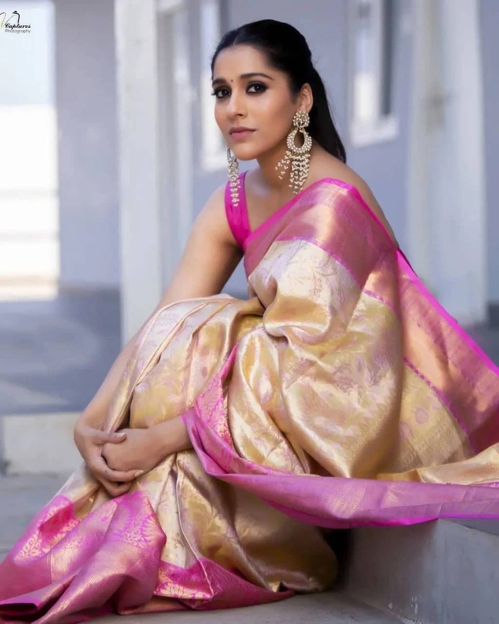 Bansari Textile Jacquard Self Design Paithani Sarees With Unstitched Blouse Piece ( Cream ) Bansari Textile Jacquard Self Design Paithani Sarees With Unstitched Blouse Piece ( Cream )