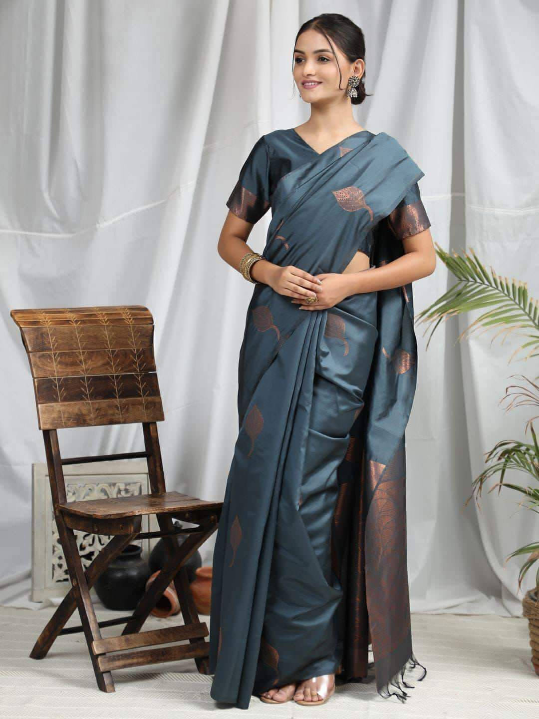     			Bansari Textile Jacquard Self Design Paithani Sarees With Unstitched Blouse Piece ( Grey )