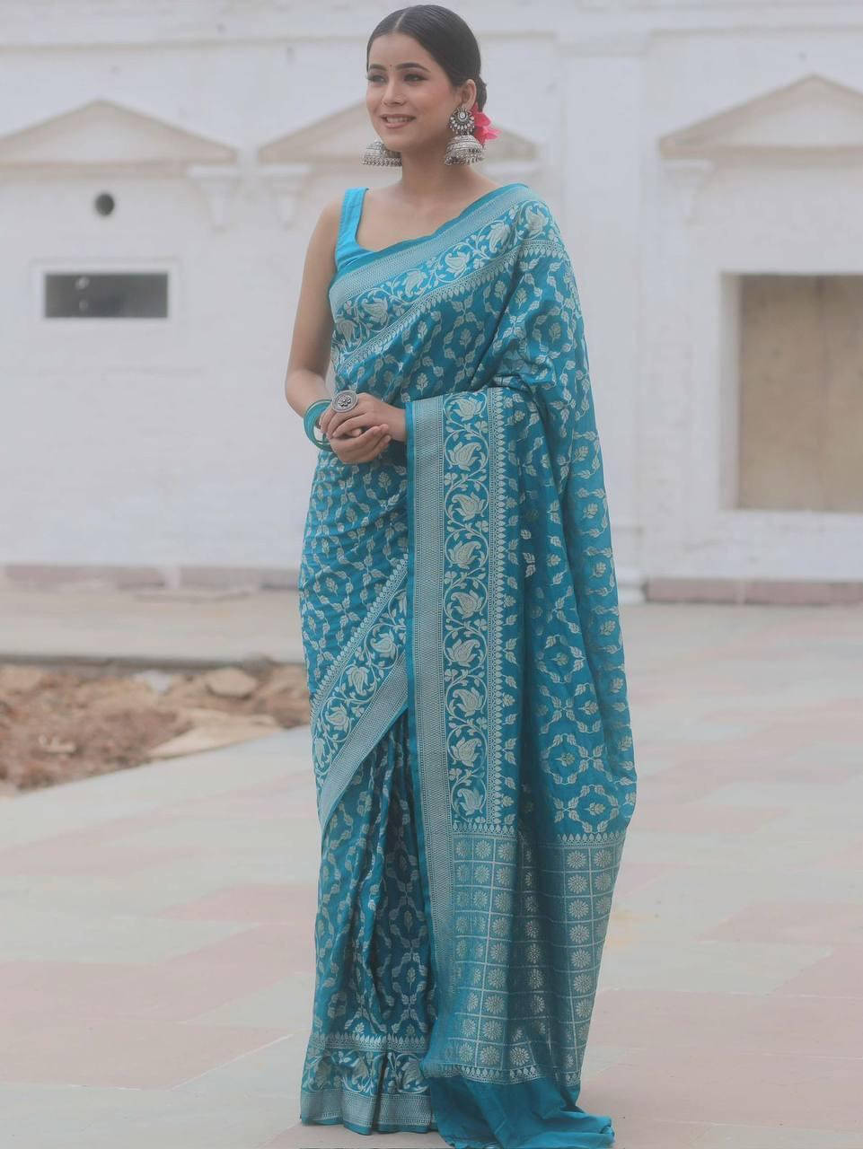     			Bansari Textile Silk Blend Woven Banarasi saree With Unstitched Blouse Piece ( Light Blue )