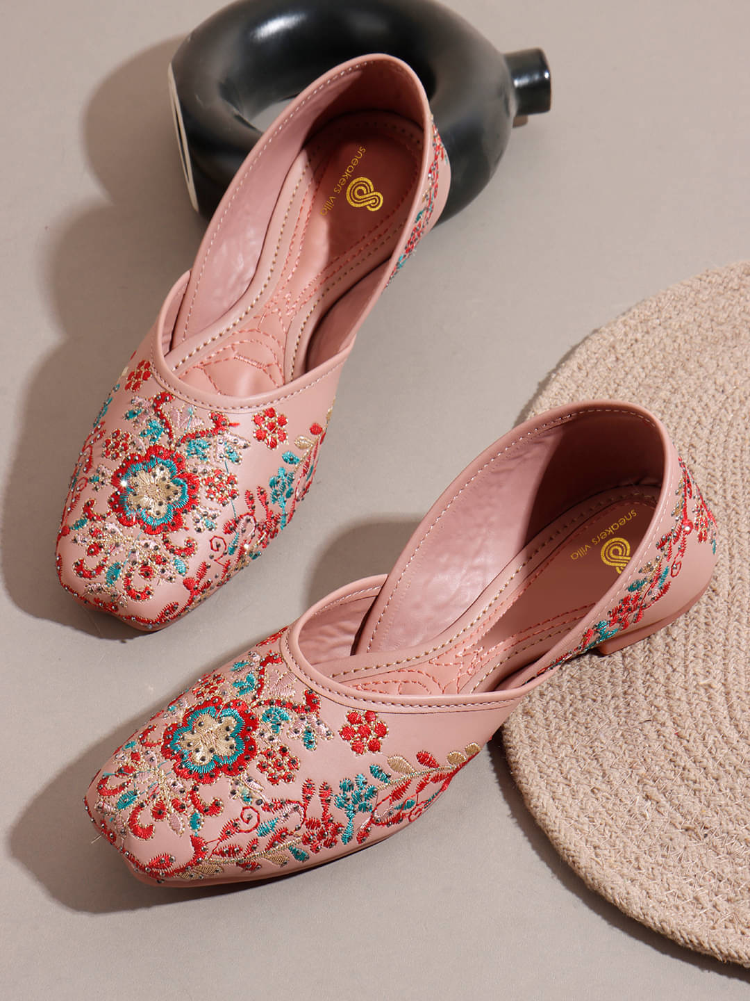     			Sneakersvilla Peach Women's Mojaris