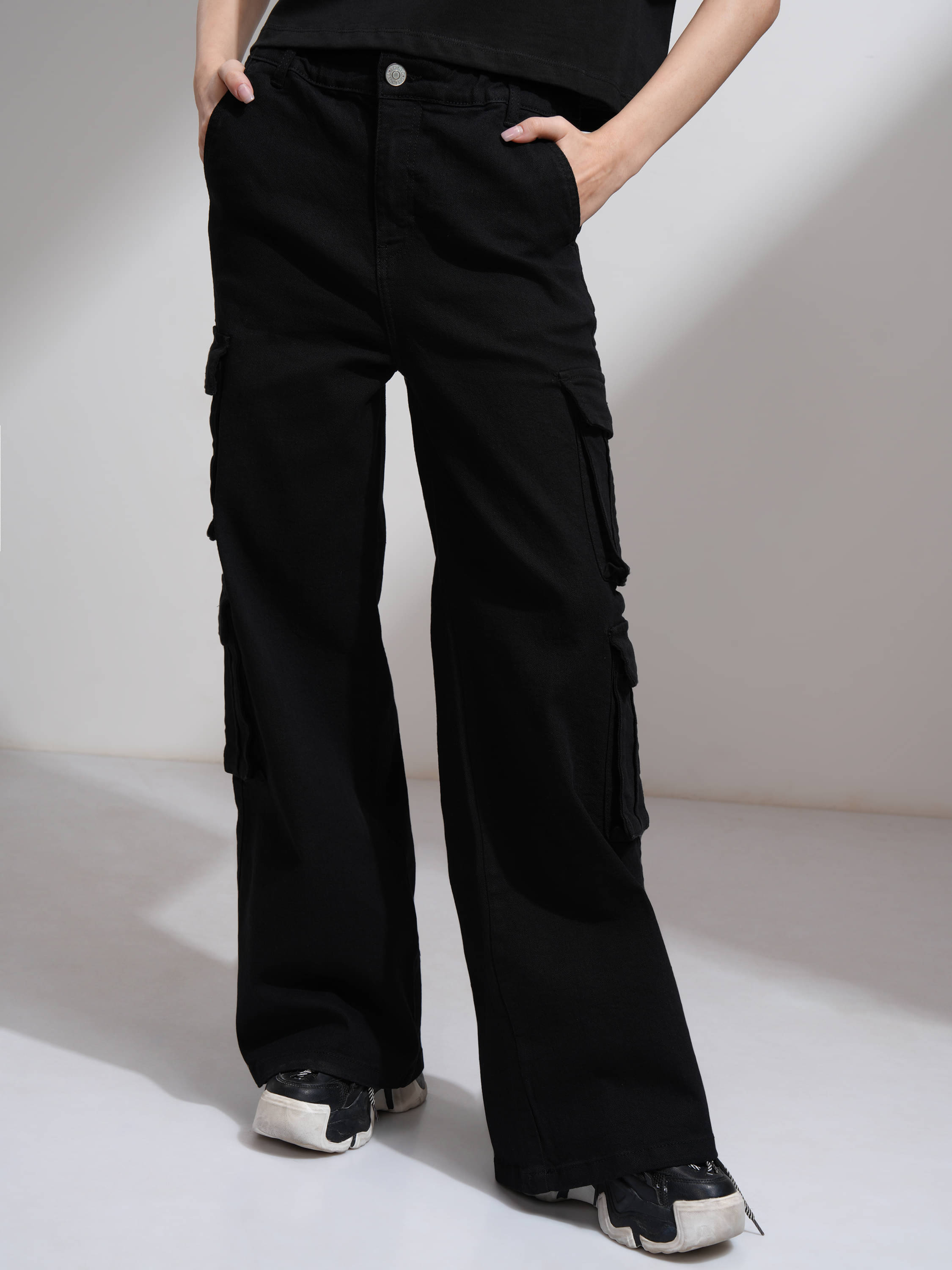     			Tokyo Talkies Women's Straight Fit Mid-Rise Jeans ( Black )